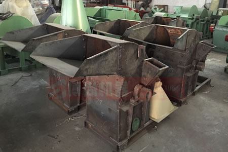 多功能粉碎機(jī) 雙口粉碎機(jī) 邊角料粉碎機(jī) 木頭粉碎機(jī) 小樹枝粉碎機(jī)